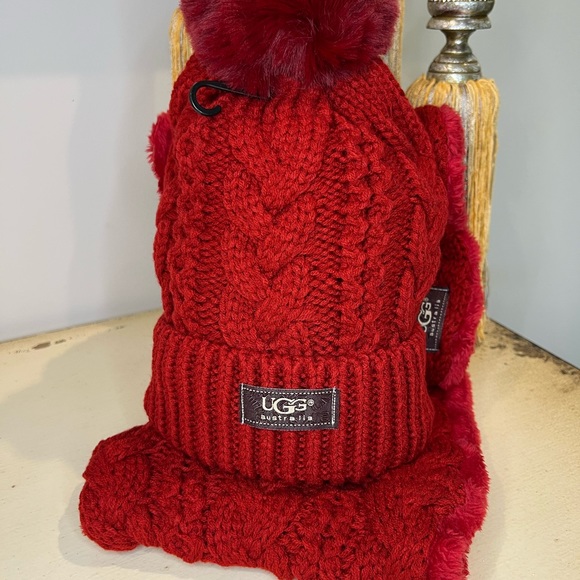COPY - UGG Red Hat & Infinity Scarf Set - Picture 2 of 3